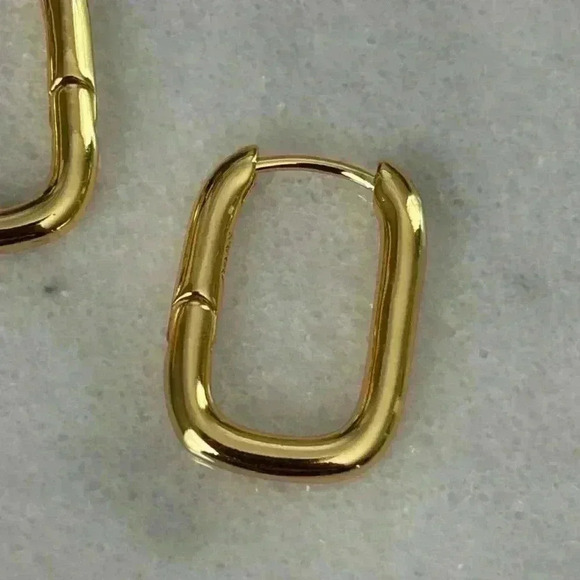 Gold Chunky Square Hoop Earrings Brand New

Gold Plated Sterling Silver - Picture 2 of 5